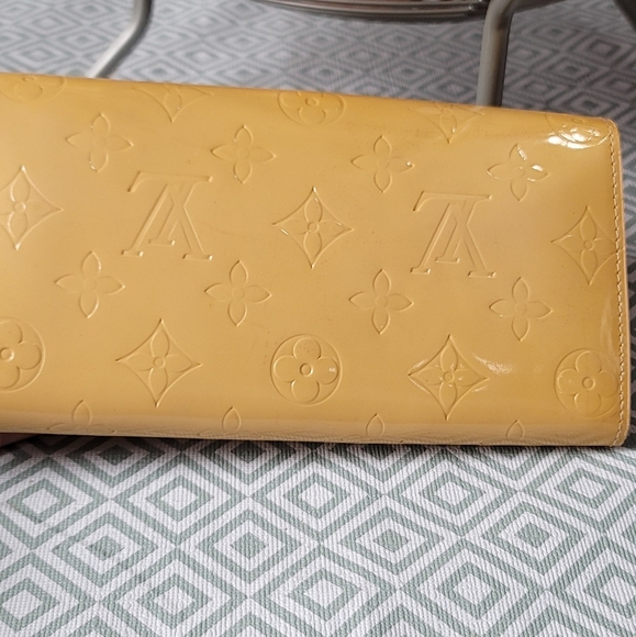 🎁Sold🎁LV Vernis Yellow... - Picture 3 of 9